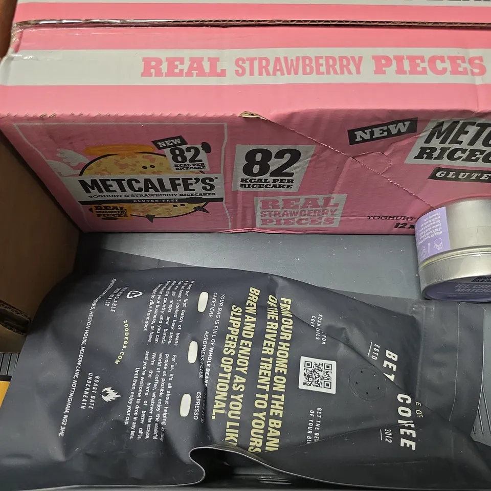 APPROXIMATELY 10 ASSORTED FOOD & DRINK ITEMS TO INCLUDE - SUPER MATCHA , HUEL STRAWBERRY BANANA , SKINNY BARISTA SALTED CARAMEL ETC