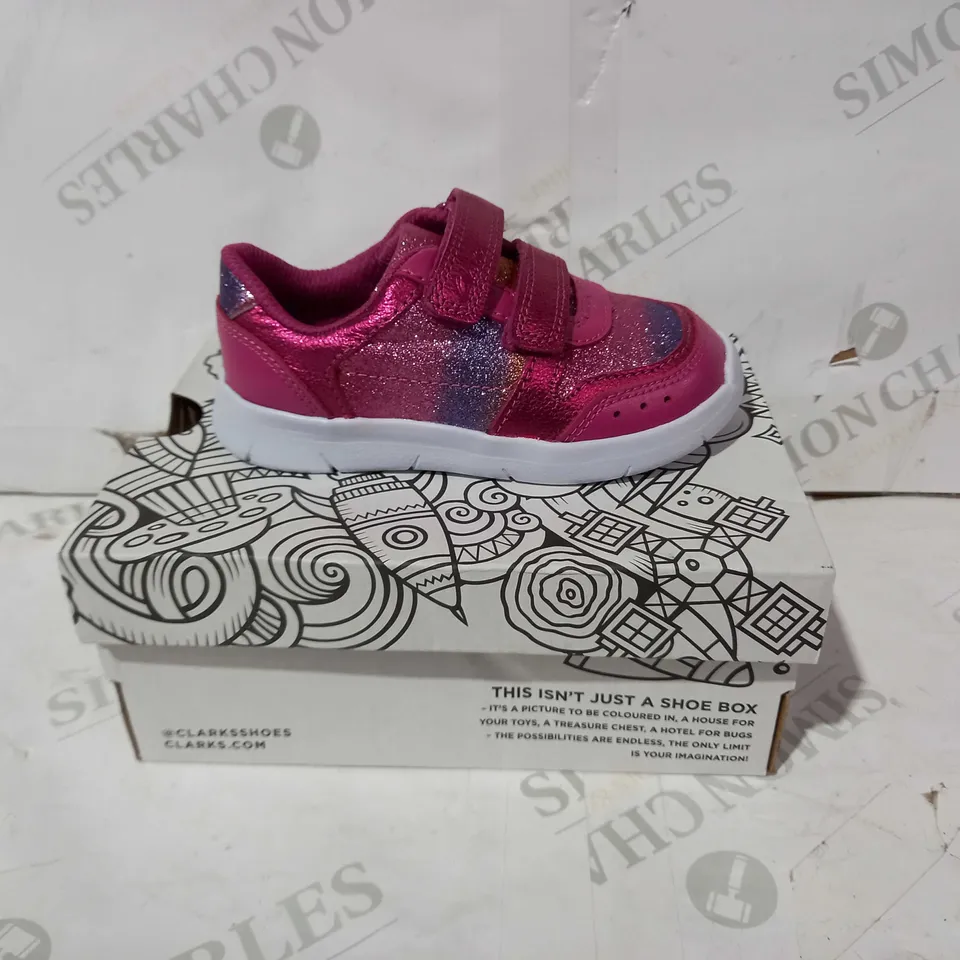 BOXED PAIR OF CLARKS CHILDREN'S SHOES IN PINK/MULTICOLOUR UK SIZE 6.5