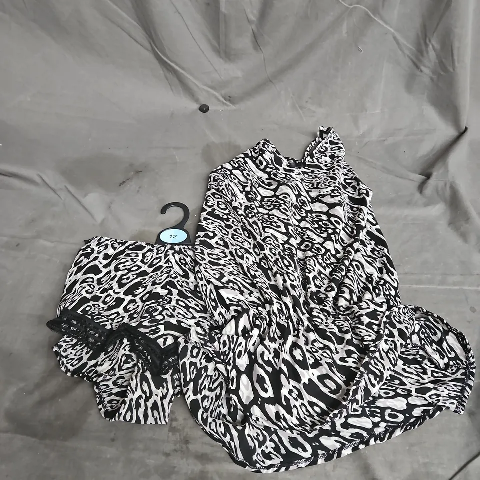 APPROXIMATELY 30 CAMI SETS IN BLACK MULTI - VARIOUS SIZES