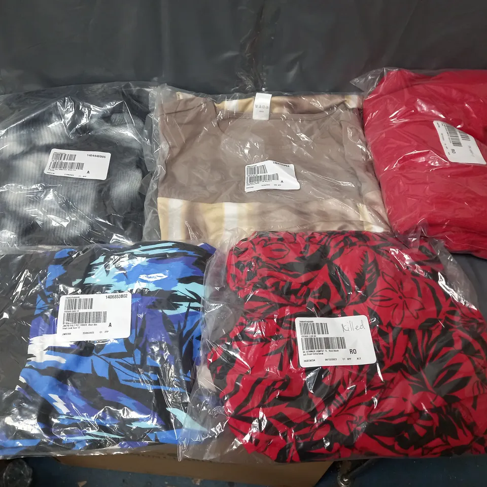 APPROXIMATELY 20 ASSORTED LADIES CLOTHING IN VARIES SIZES, COLOURS AND STYLES