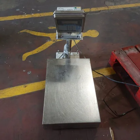 AVERY WEIGHT-TRONIX E1010 COMMERCIAL SCALE