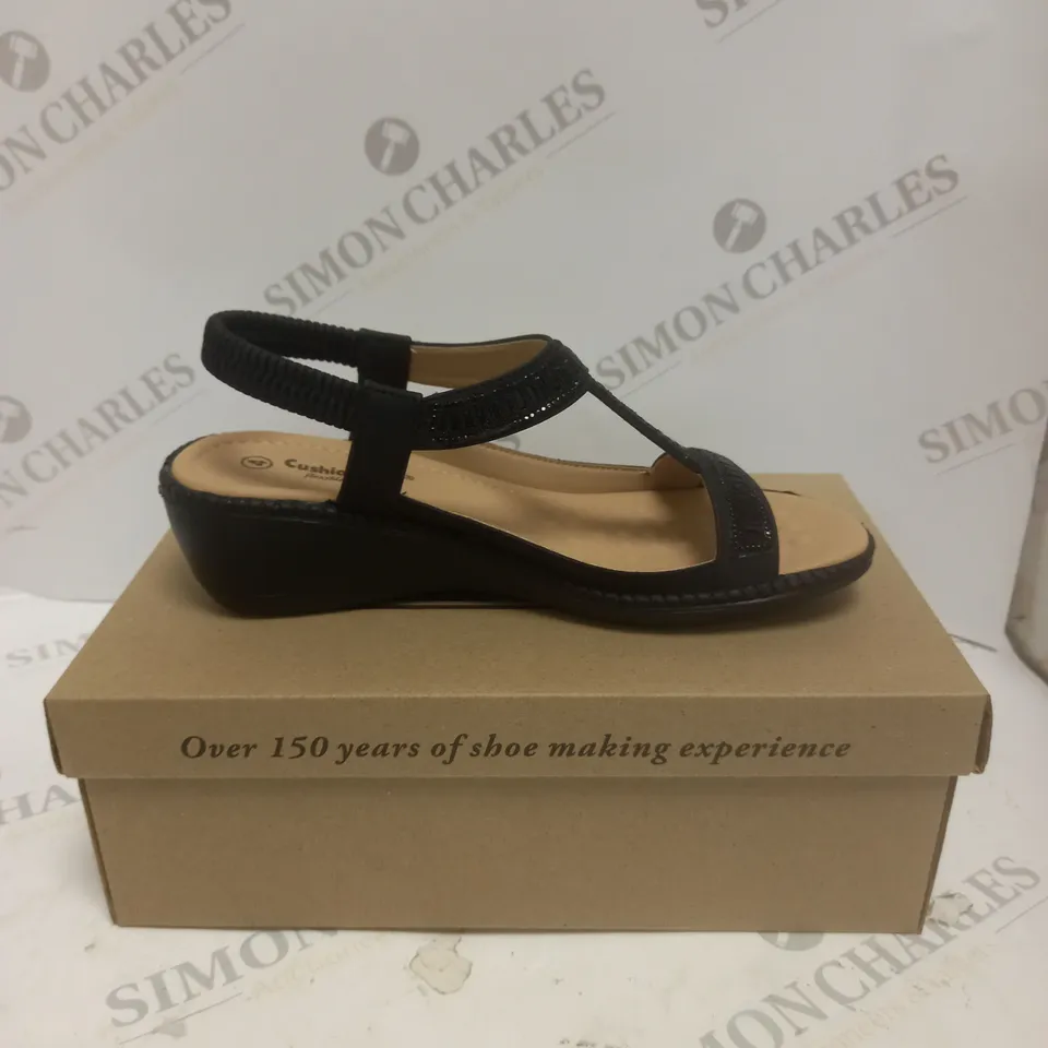 BOXED CUSHION WALK DIAMANTE T BAR SANDAL BLACK - SIZE 4