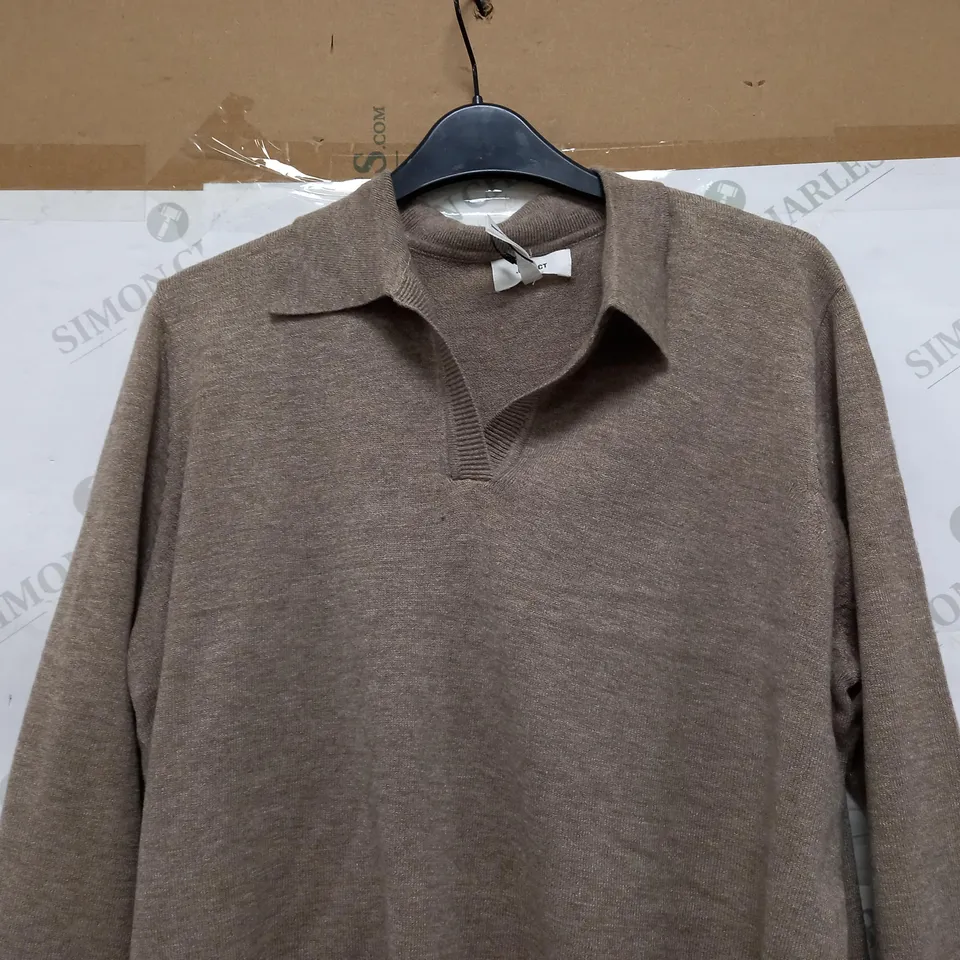 OBJECT V-NECK KNIT POLO IN SANDY BROWN - MEDIUM