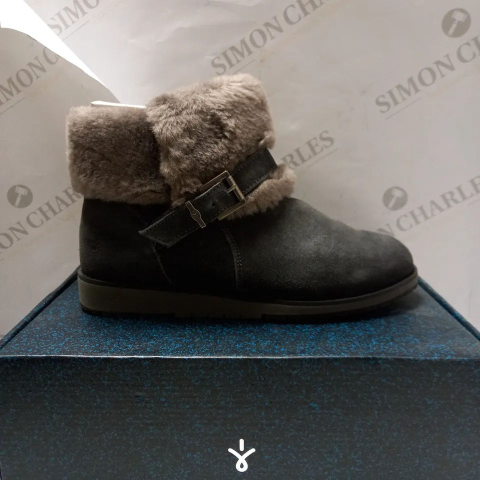 EMU AUSTRALIA OXLEY FUR CUFF ANKLE BOOTS, DARK GREY - SIZE 6