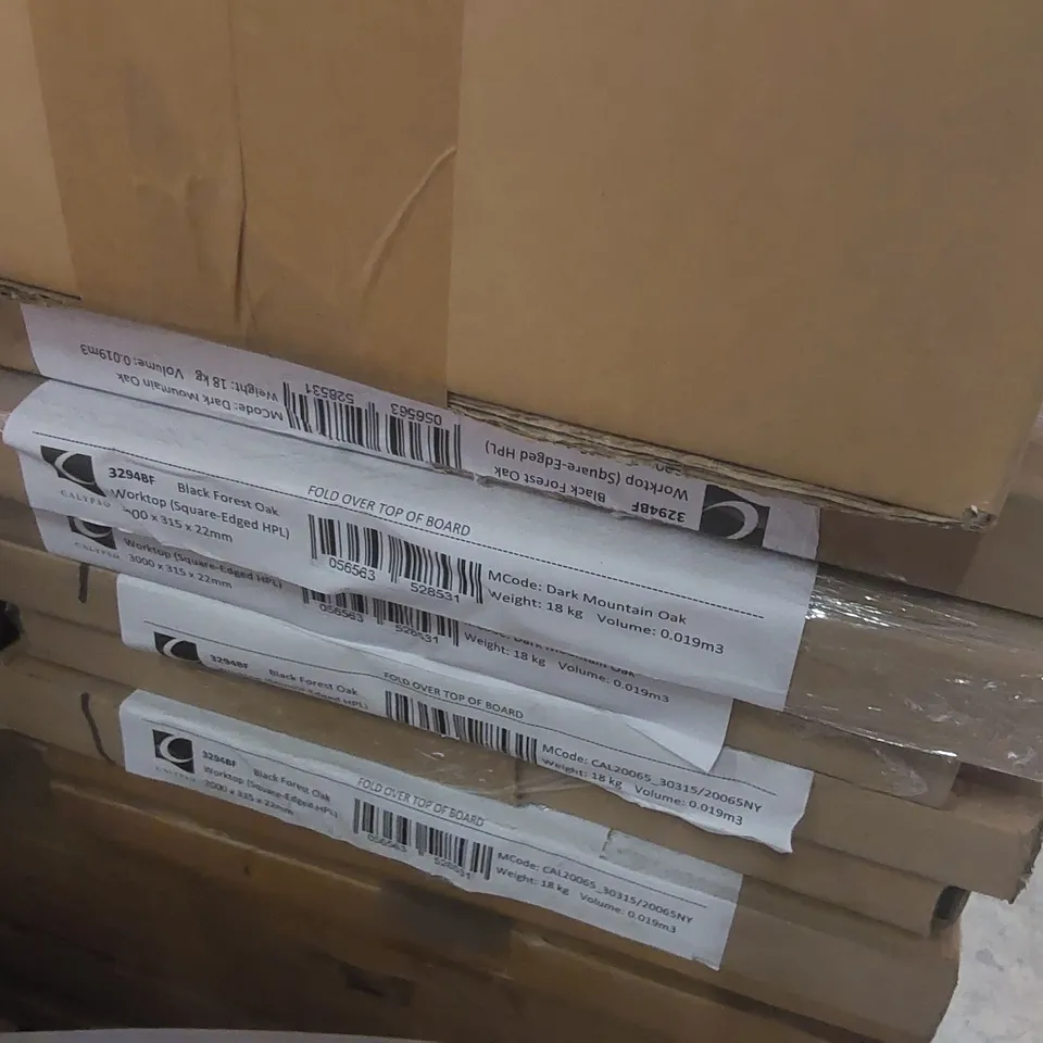 PALLET CONTAINING A LARGE QUANTITY OF ASSORTED FURNITURE PANELS INCLUDING: WORKTOPS ECT