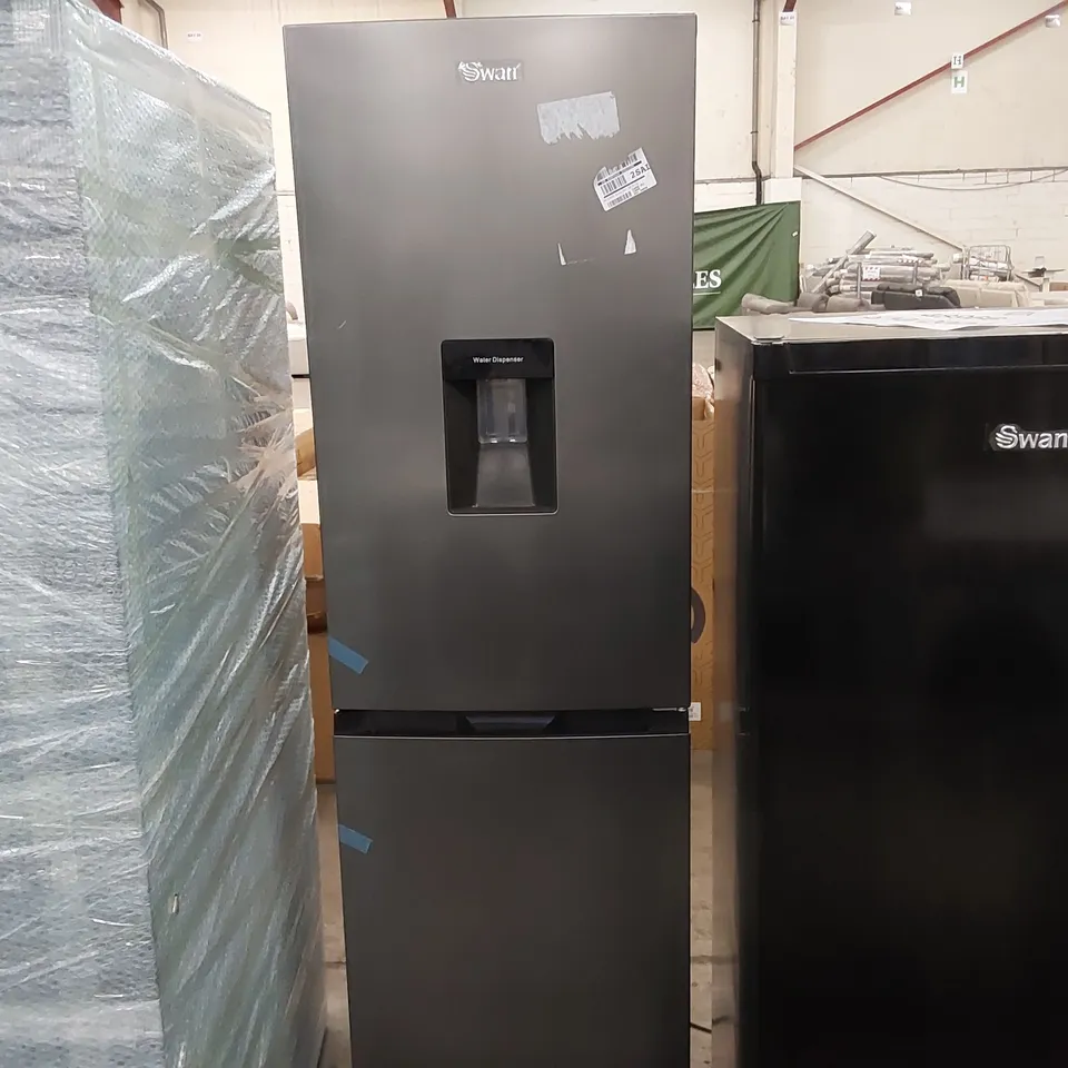 SWAN SR156130I 55CM WIDE, TOTAL NO FROST, 50/50 SPLIT, WATER DISPENSER, FRIDGE FREEZER - INOX