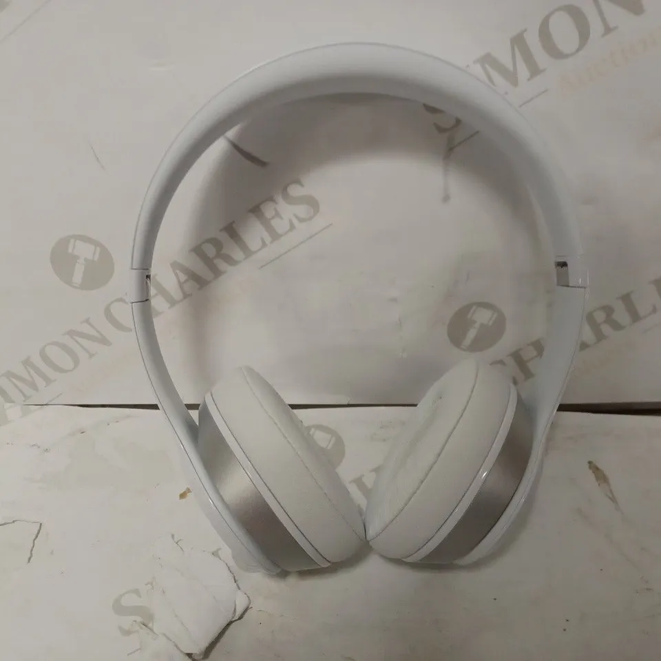 BEATS SOLO2 WIRELESS HEADPHONES