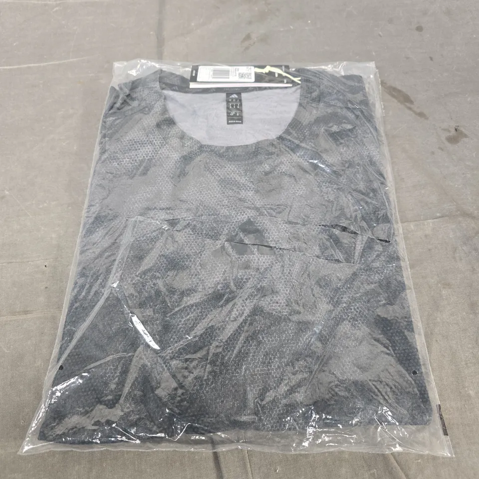 ADIDAS POWER AOP TEE – GREY/BLACK, UK XL