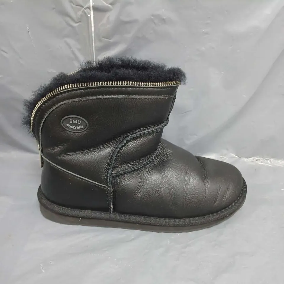 EMU FLEECE LINED BLACK WATER RESISTANT ANKLE BOOTS SIZE 7