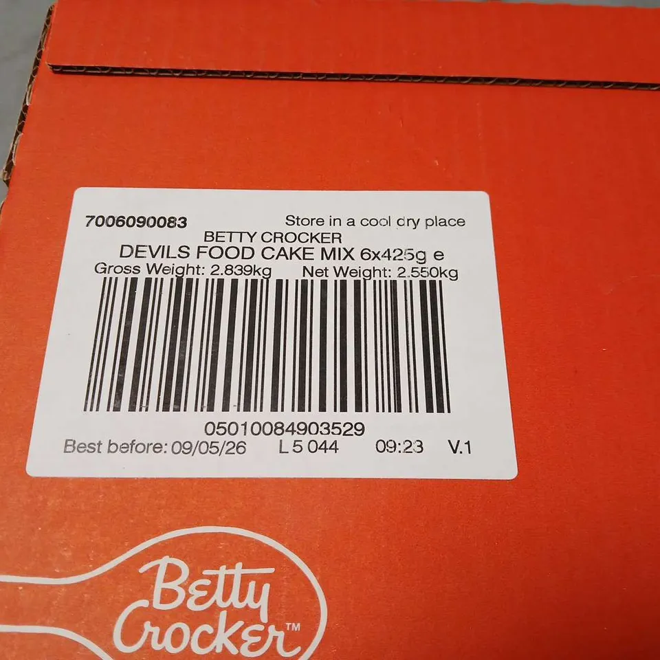 BETTY CROCKER DEVILS FOOD CAKE MIX 6 X 425 G – BOXED