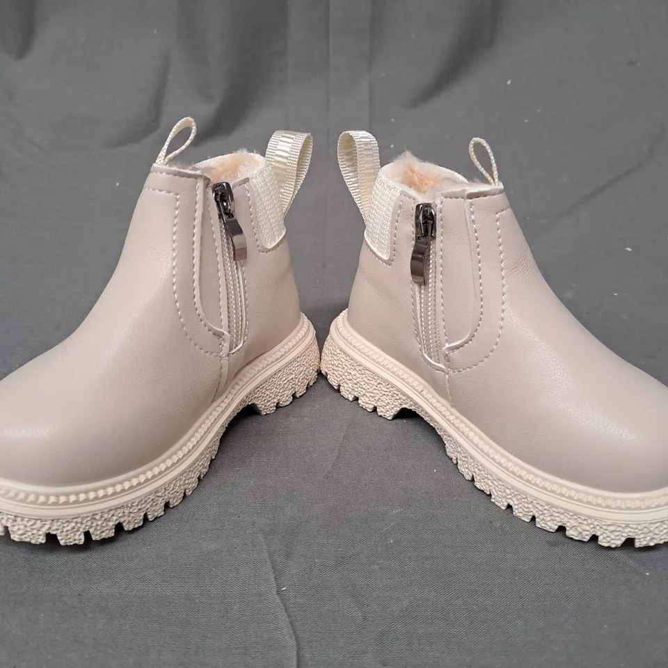 BOXED PAIR OF DESIGNER KIDS FAUX FUR LINED BOOTS IN BEIGE EU SIZE 22