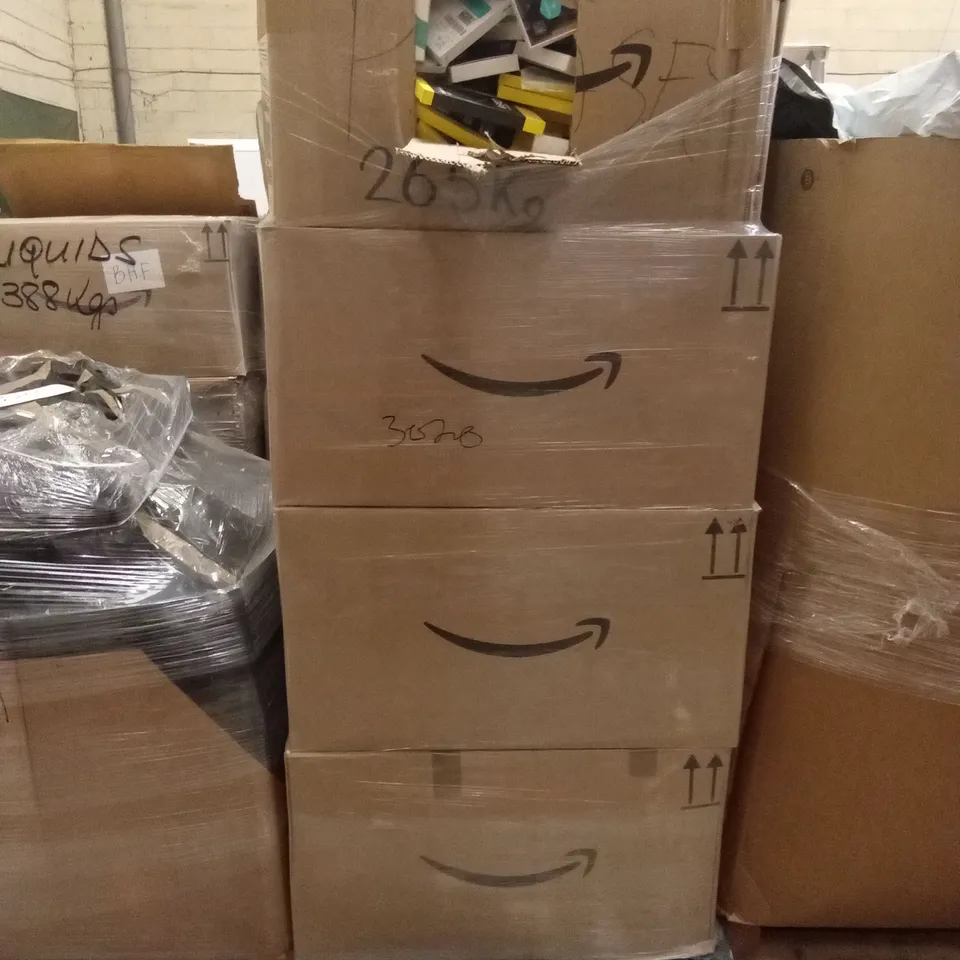 PALLET TO CONTAIN A VERY LARGE QUANTITY OF PHONE CASE. BRANDS AND DESIGNS MAY VARY