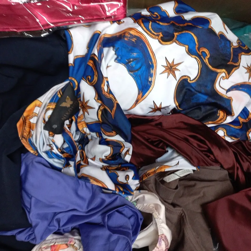 APPROXIMATELY 20 ASSORTED CLOTHING AND FASHION PRODUCTS IN VARIOUS STYLES AND SIZES - COLLECTION ONLY