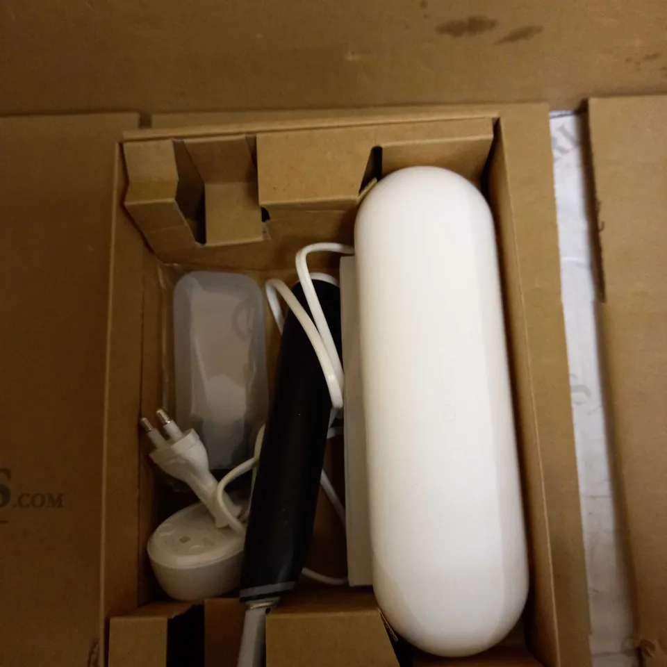 ORAL-B IO6 ELECTRIC TOOTHBRUSH