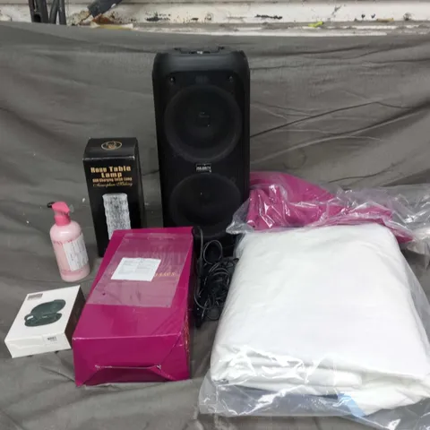 BOX OF APPROXIMATELY 10 ASSORTED HOUSEHOLD ITEMS TO INCLUDE - KARAOKE SPEAKER - TABLE LAMP - HAND CLEANSER - ETC