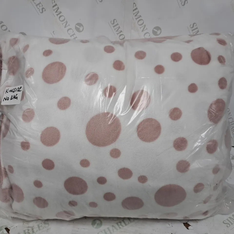 COZEE HOME KING SIZE BED COVER IN WHITE/PINK