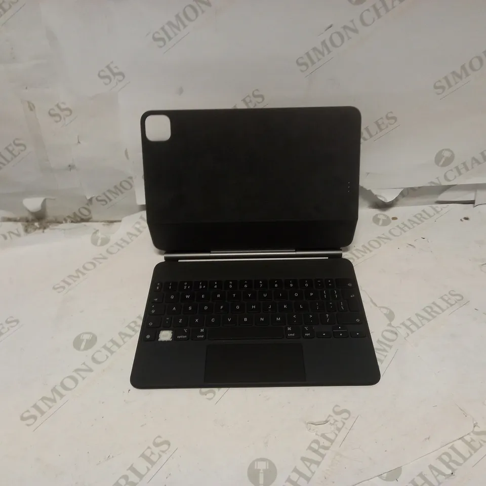 APPLE IPAD KEYBOARD AND CASE IN BLACK 
