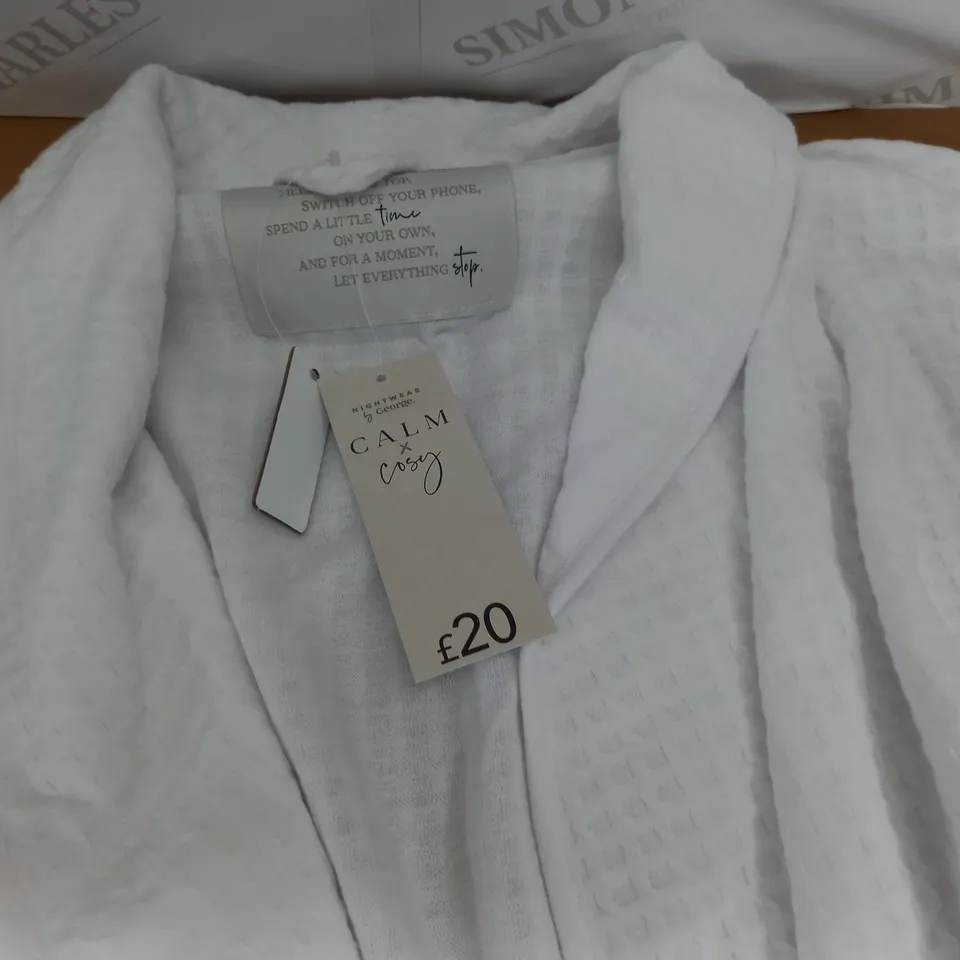 GEORGE WHITE DRESSING GOWN - M