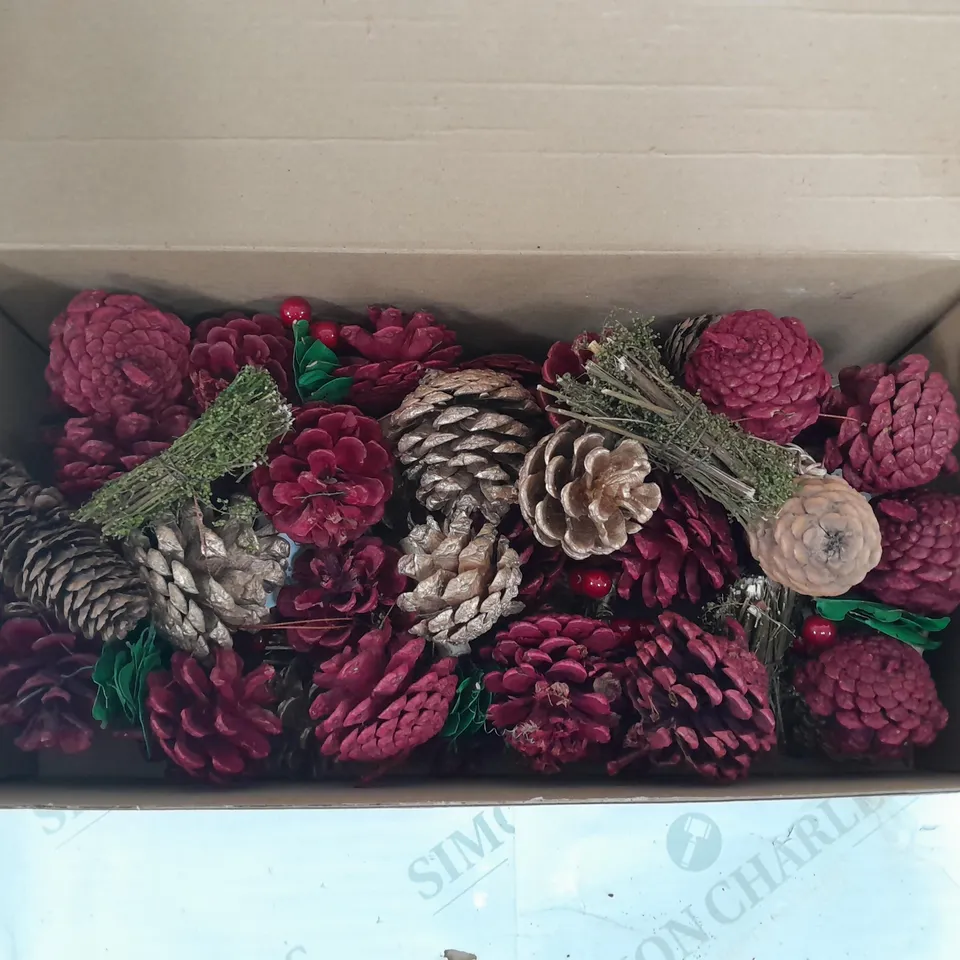 BOXED 120CM RED BERRY AND GOLD GARLAND 