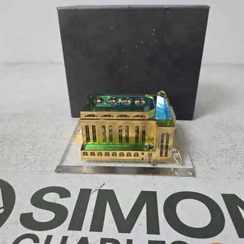 MINIATURE GLASS AND GOLD-TONE BUILDING ORNAMENT WITH GREEN ROOF IN PRESENTATION BOX 