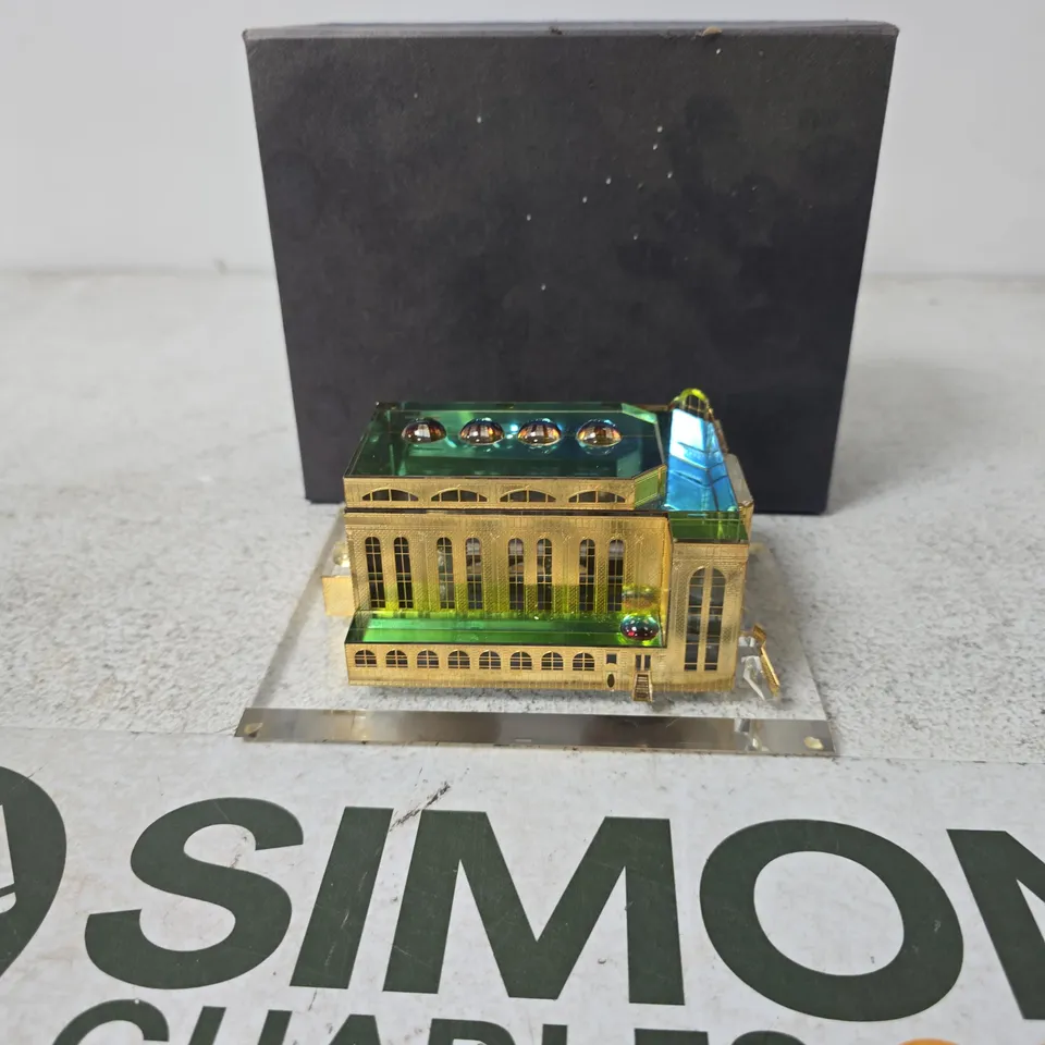 MINIATURE GLASS AND GOLD-TONE BUILDING ORNAMENT WITH GREEN ROOF IN PRESENTATION BOX