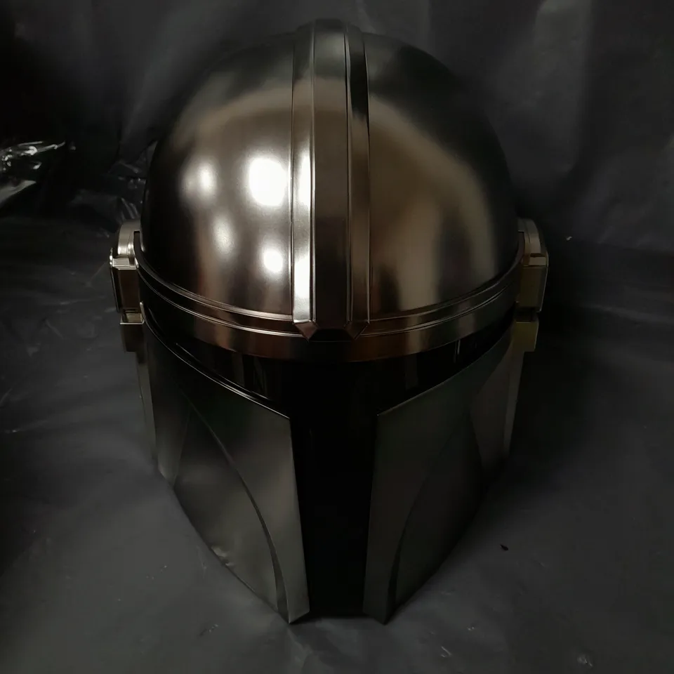 BOXED STAR WARS THE BLACK SERIES THE MANDALORIAN ELECTRONIC HELMET 