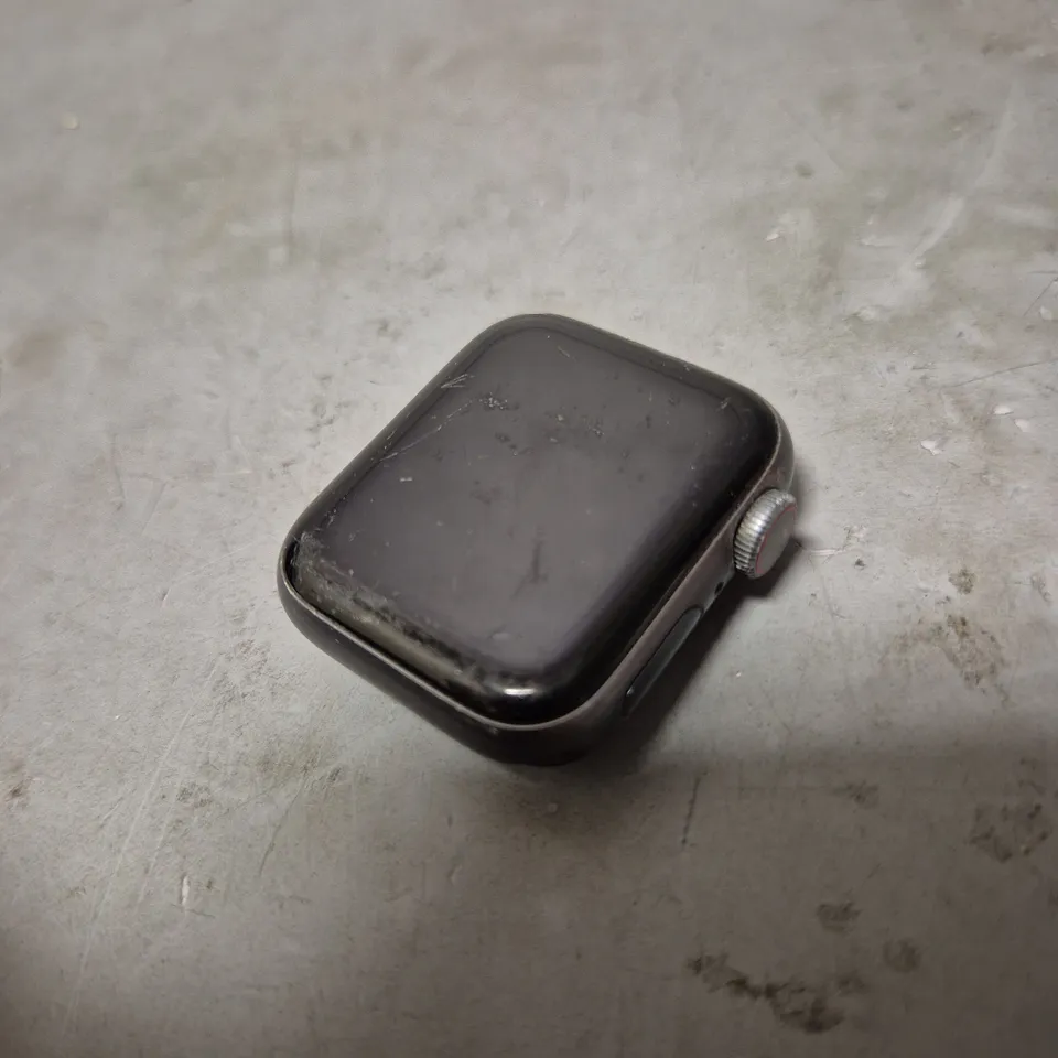 APPLE WATCH SERIES 5 WR-50M