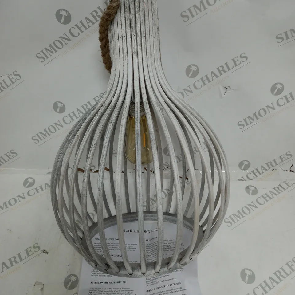 SOLAR GARDEN LIGHT 