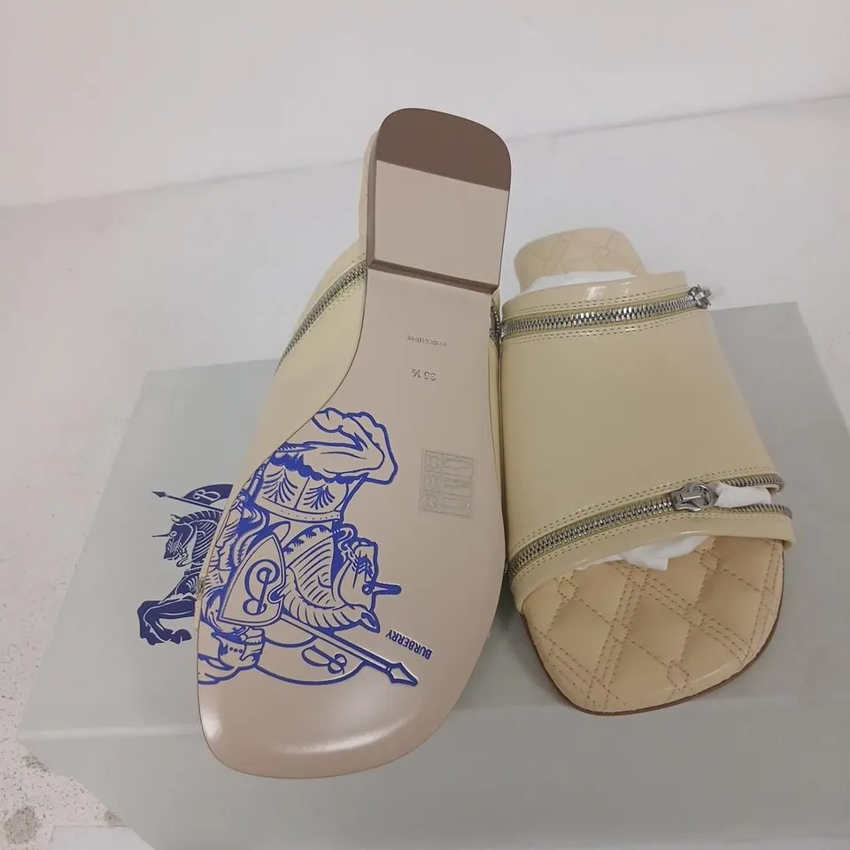 BURBERRY ZIP SANDAL WITH KITTEN HEEL – BEIGE, UK 2.5 (EU 35.5)
