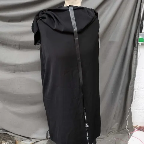 ODDMUSE – THE ULTIMATE MUSE SQUARE NECK SLIP DRESS, BLACK, SIZE M