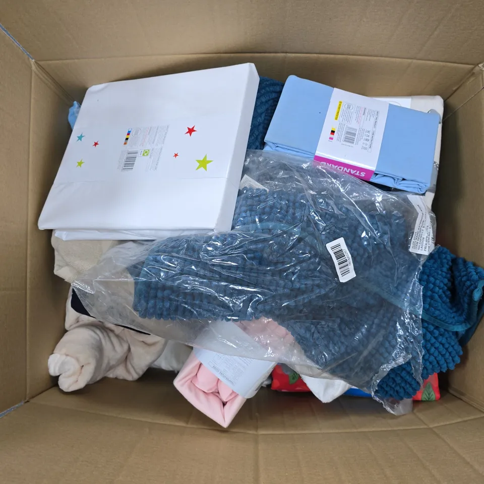 APPROXIMATELY 20 ASSORTED HOMEWARE ITEMS TO INCLUDE EASY CARE 2 PILLOWCASES, KIDS MATTRESS PROTECTOR SINGLE, BATH MAT, ETC