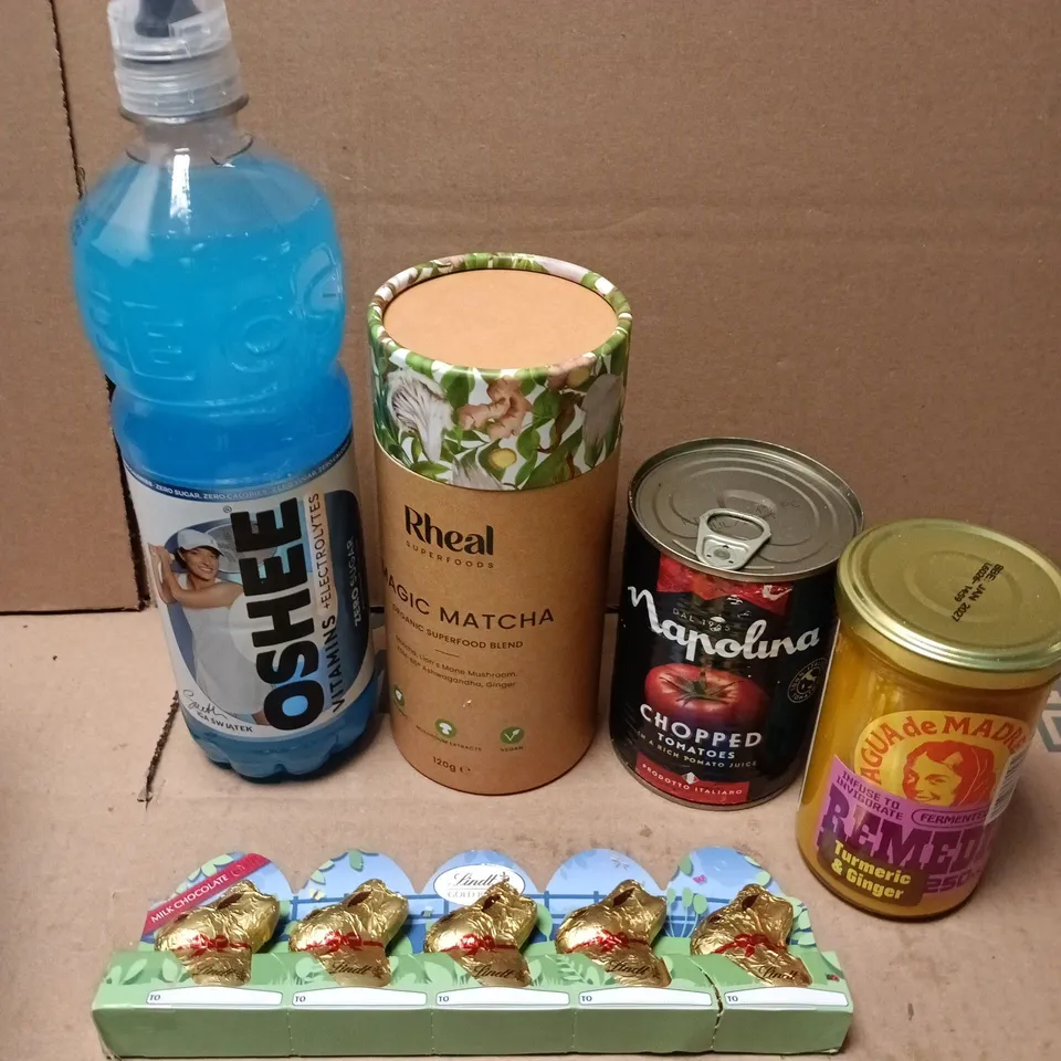 APPROXIMATELY 10 ASSORTED FOOD/DRINK PRODUCTS TO INCLUDE MATCHA, CHOPPED TOMATOES, LINDT ETC 