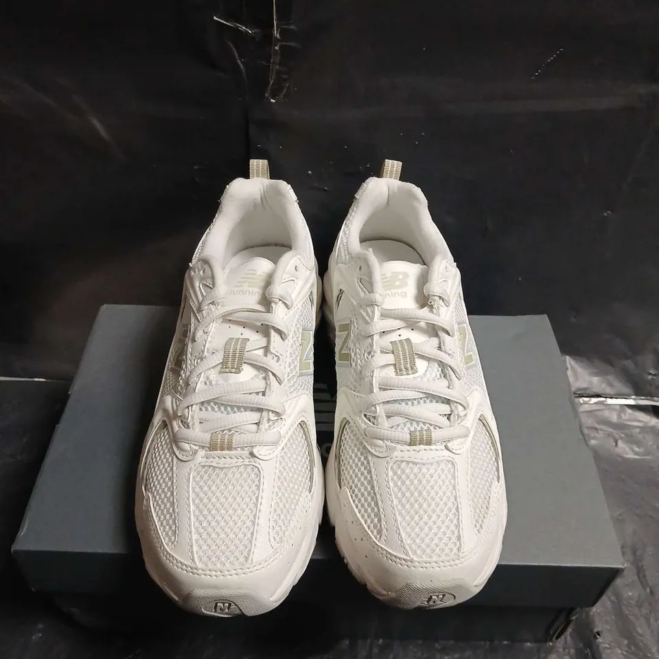 BOXED PAIR OF NEW BALANCE SNEAKERS – UK SIZE 3.5