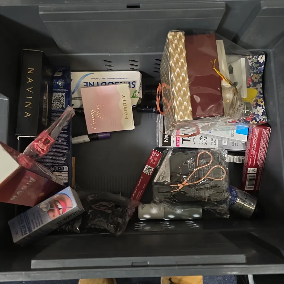 APPROXIMATEY 20 ASSORTED HEALTH AND BEAUTY PRODUCTS TO INCLUDE - SOLTAN KIDS ONCE SPRAY - BURT'S BEES BABY BUBBLE BATH AND SOAP & GLORY BODY BUTTER