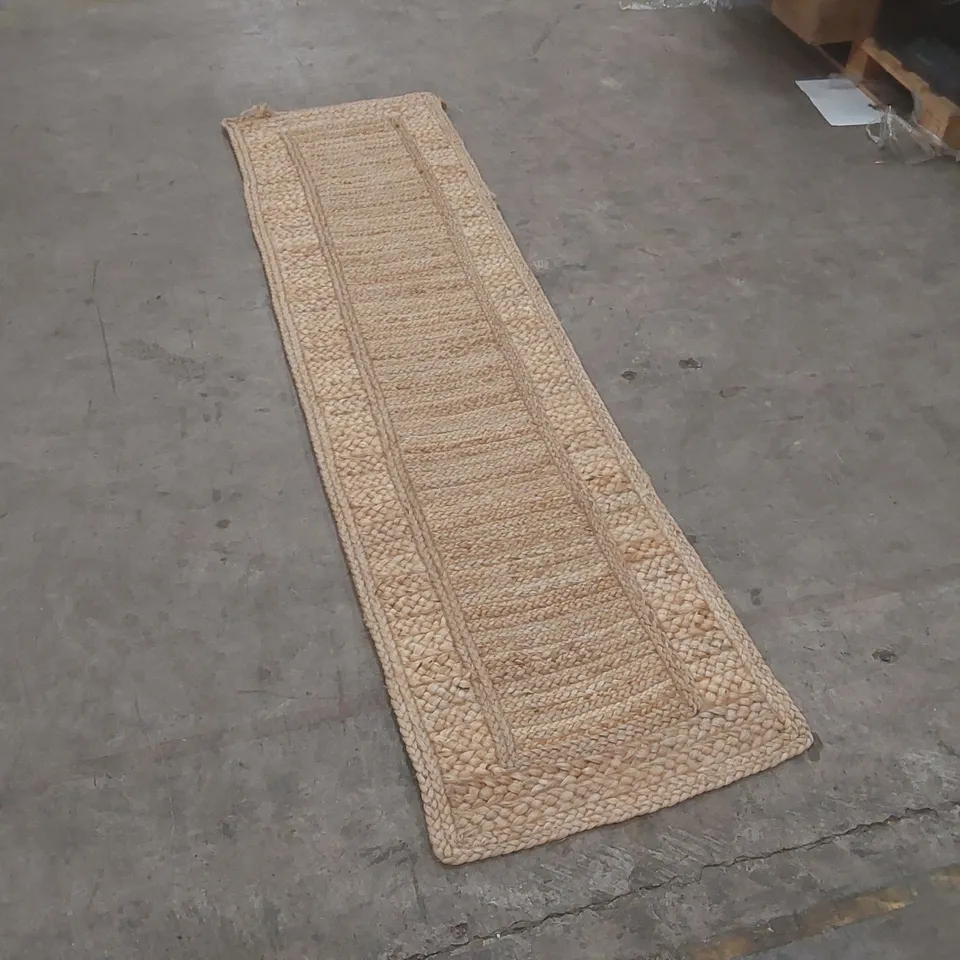 QUALITY DESIGNER AREA RUG - APPROXIMATELY 230 x 61cm