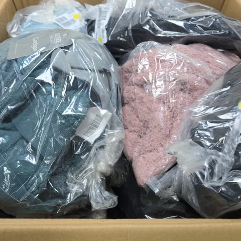 APPROXIMATELY 20 ASSORTED WOMENS CLOTHING ITEMS IN VARIOUS STYLES, SIZES & COLOURS
