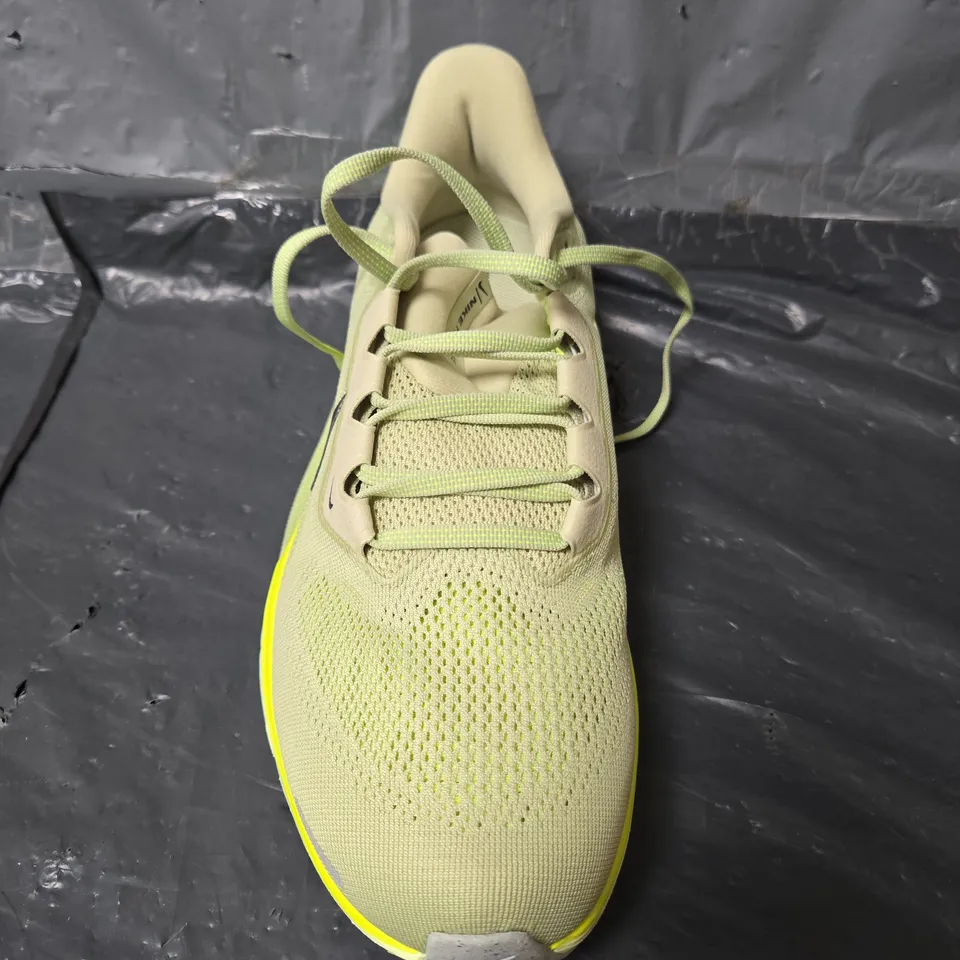 UNBOXED PAIR OF nike running air zoom trainers in green - uk 9