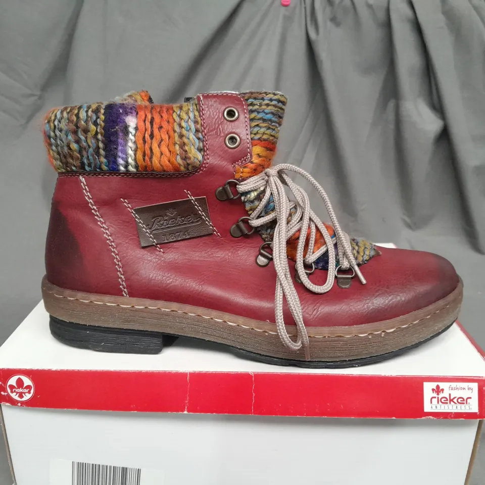BOXED PAIR OF RIEKER FLEECE LINING BOOTS IN MAROON - UK 7 1/2