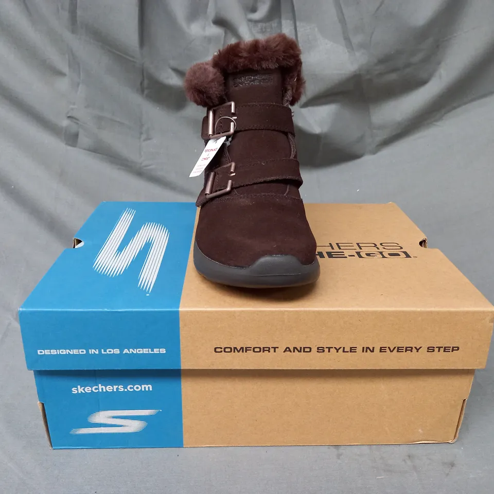 BOXED PAIR OF SKECHERS SHOES IN CHOCOLATE SIZE 4.5