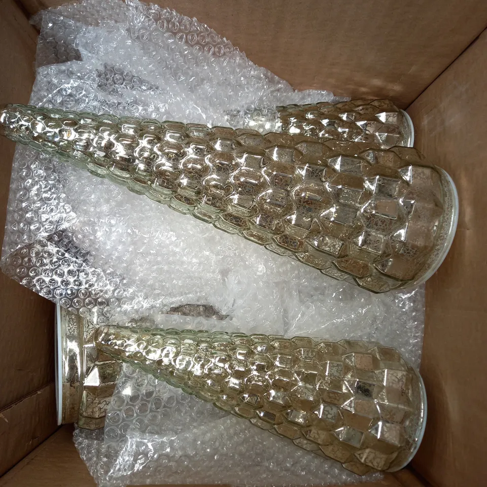 BOX OF APPROXIMATELY 15 ASSORTED HOUSEHOLD ITEMS TO INCLUDE ICICLE LIGHTS, DECORATIV MERCURY LIGHT UP TREES ETC