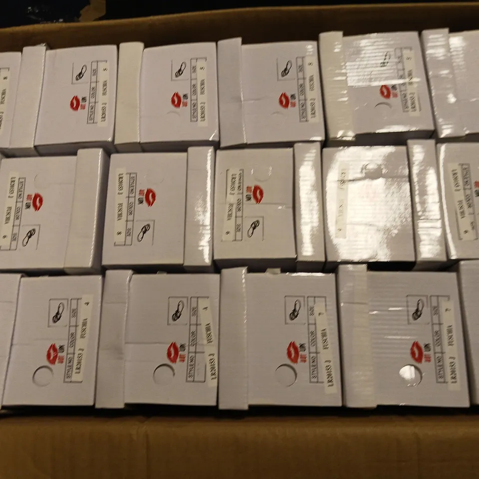 LOT OF 18 BOXED PAIRS OF HOT LIPS FUSCHIA SANDALS - VARIOUS SIZES