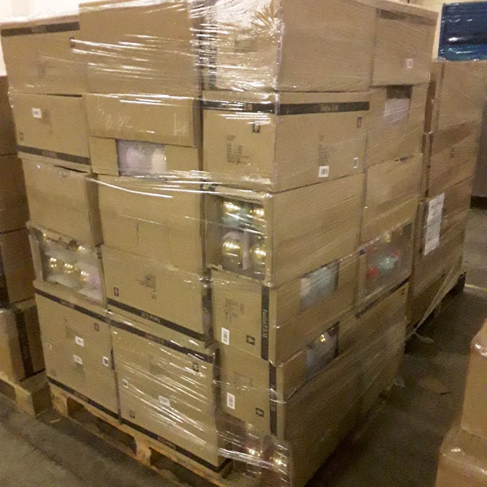 PALLET OF APPROXIMATELY 60 BOXES EACH CONTAINING 4 PACKS OF BRAND NEW GLASS BAUBLES