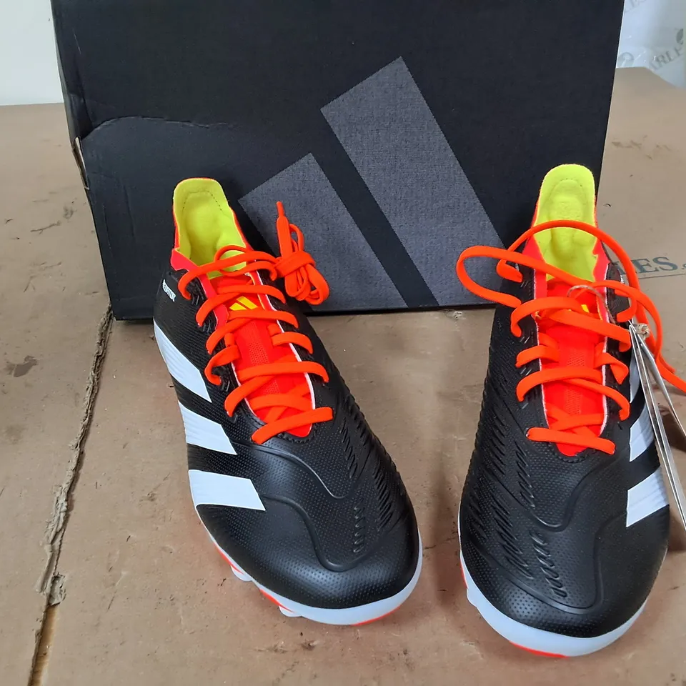 BOXED PAIR OF ADIDAS PREDATOR LEAGUE MG FOOTBALL BOOTS UK SIZE 7 1/2