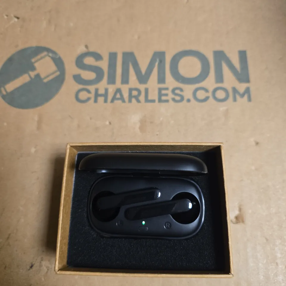 BC MASTER TRUE WIRELESS EARBUDS WITH CHARGING CASE - BLACK 