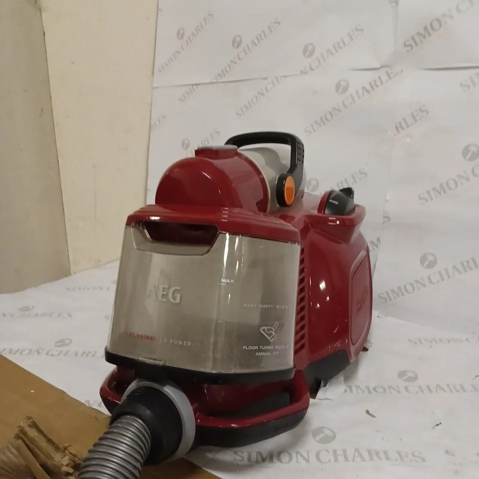 AEG VACUUM CLEANER 