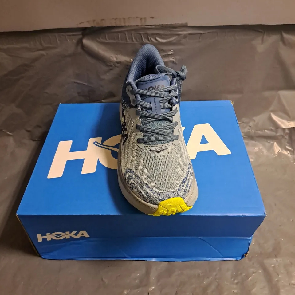 BOXED PAIR OF HOKA CHALLENGER ATR 7 TRAINERS IN BLUE/GREY SIZE UK 5