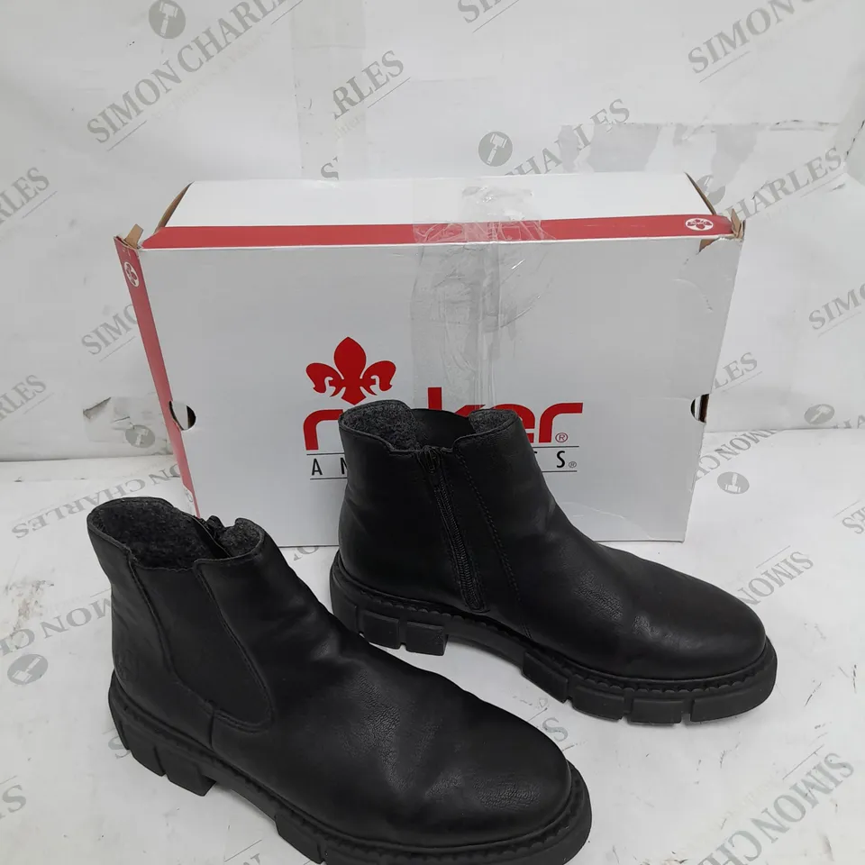 BOXED PAIR OF RIEKER CHUNKY ANKLE BOOTS IN BLACK SIZE 7.5 