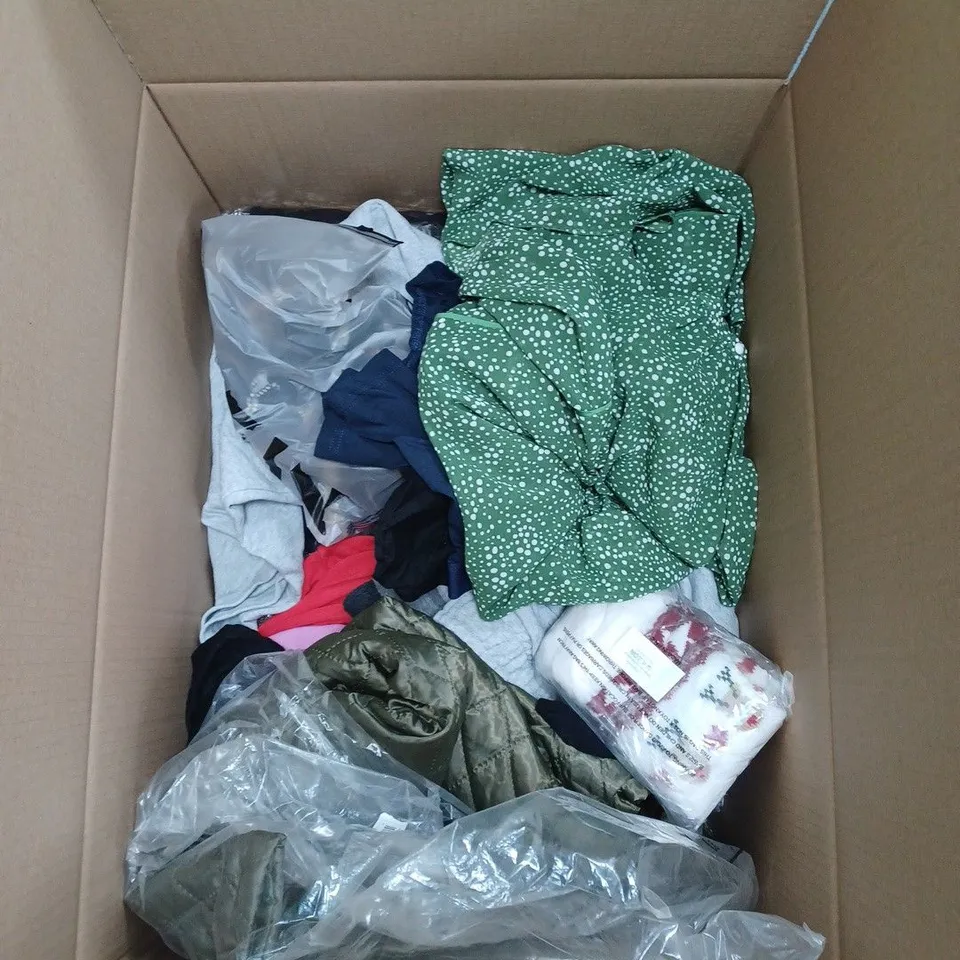 BOX OF ASSORTED CLOTHING ITEMS TO INCLUDE JUMPERS, LEGGINGS, T-SHIRTS ETC 