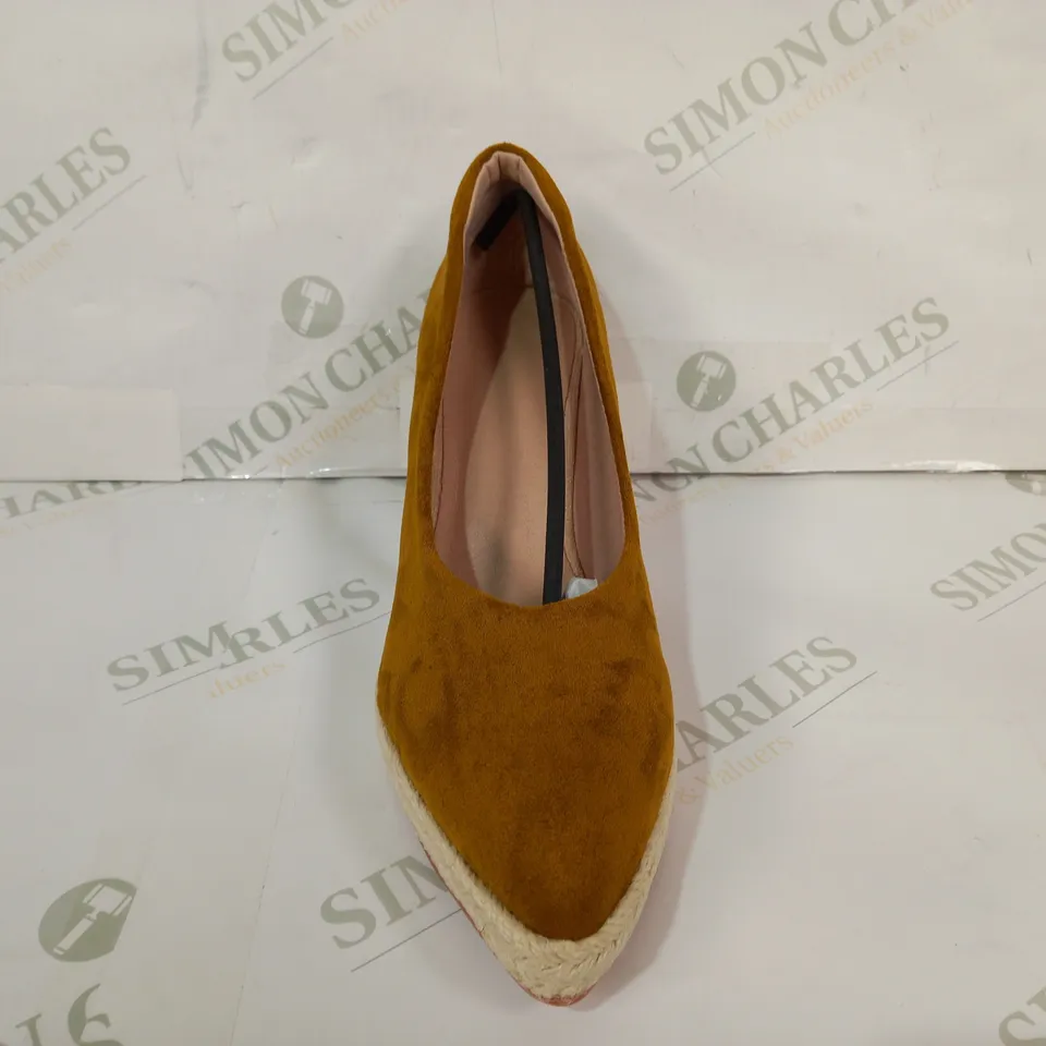 PAIR OF DESIGNER SLIP-ON WEDGE HEEL SUEDE SHOES IN SAFFRON COLOUR EU SIZE 40
