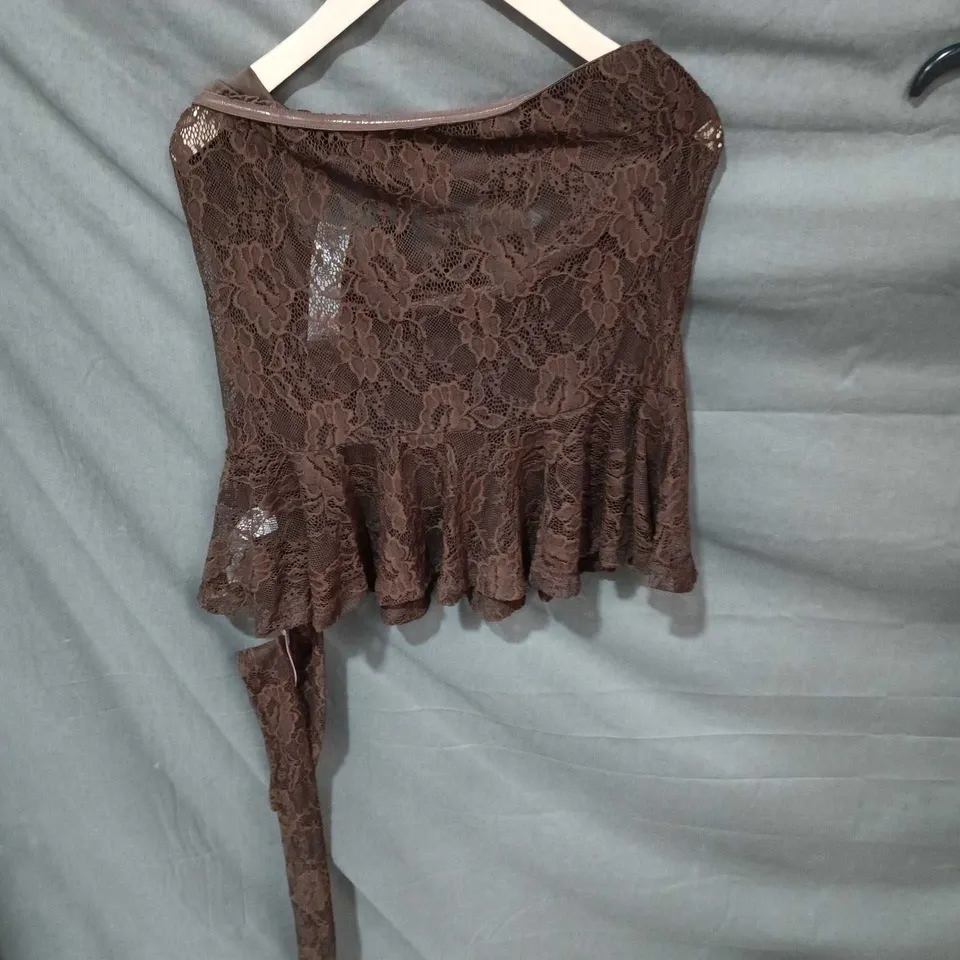 PRETTYLITTLETHING BROWN LACE CROP TOP, UK 12 (EU 40, US 8) – TAGS ATTACHED